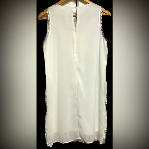 LIKE NEW. White dress - Picture 2 of 4